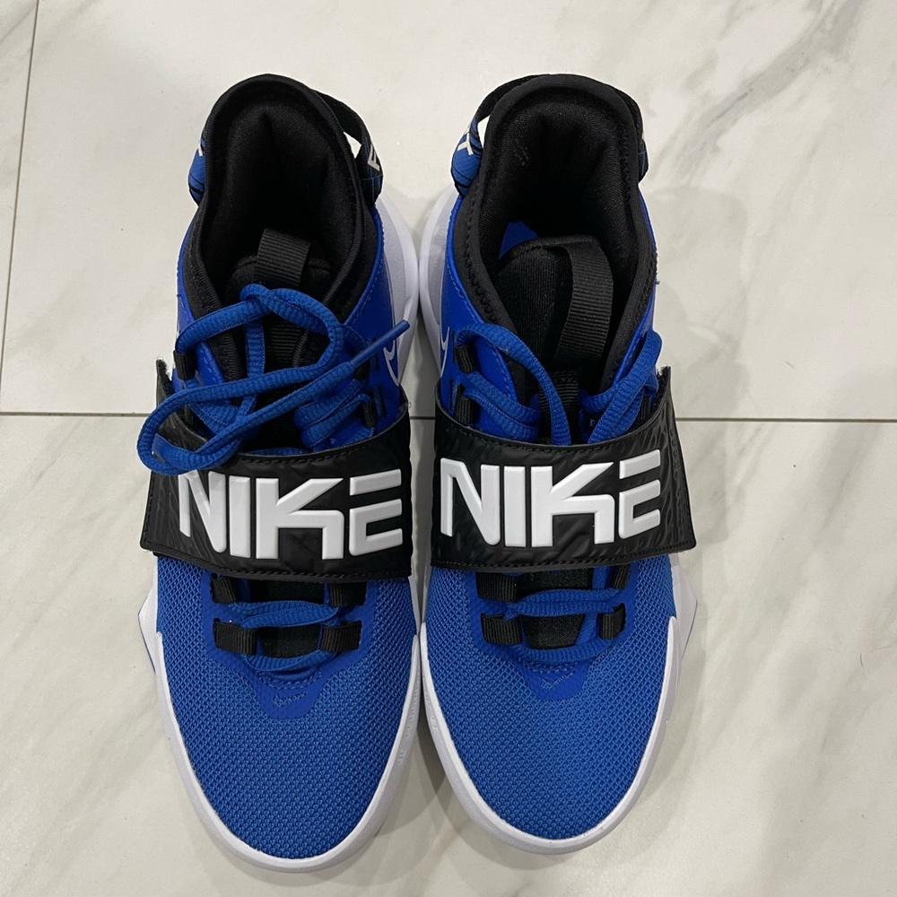 NIKE kids future court 3 basketball shoes